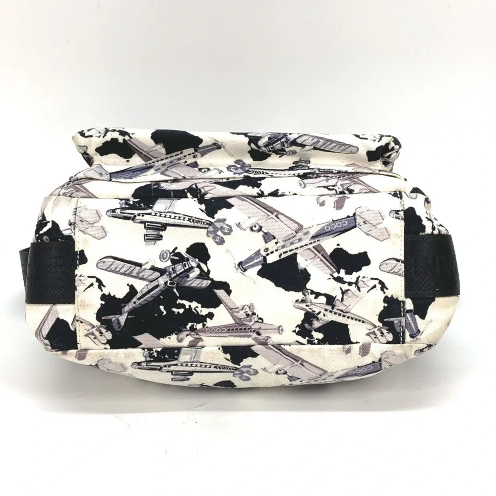 CHANEL Black Pochette Shoulder Bag